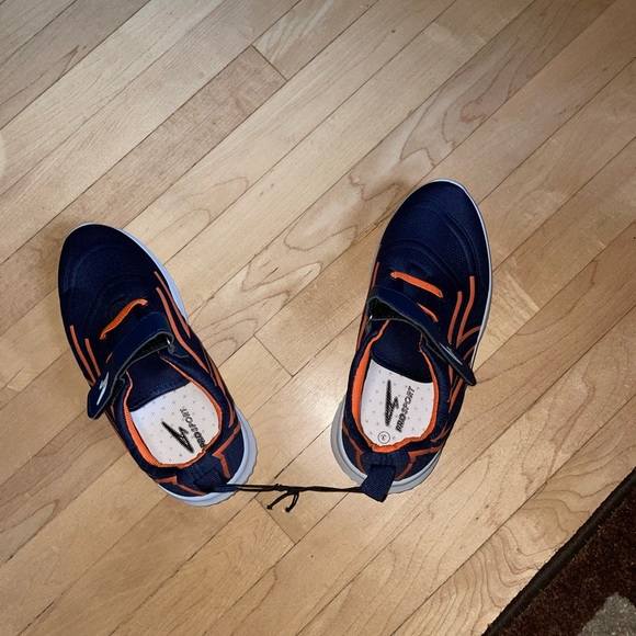 Boys NWT boys size 3 running shoes - Picture 3 of 5